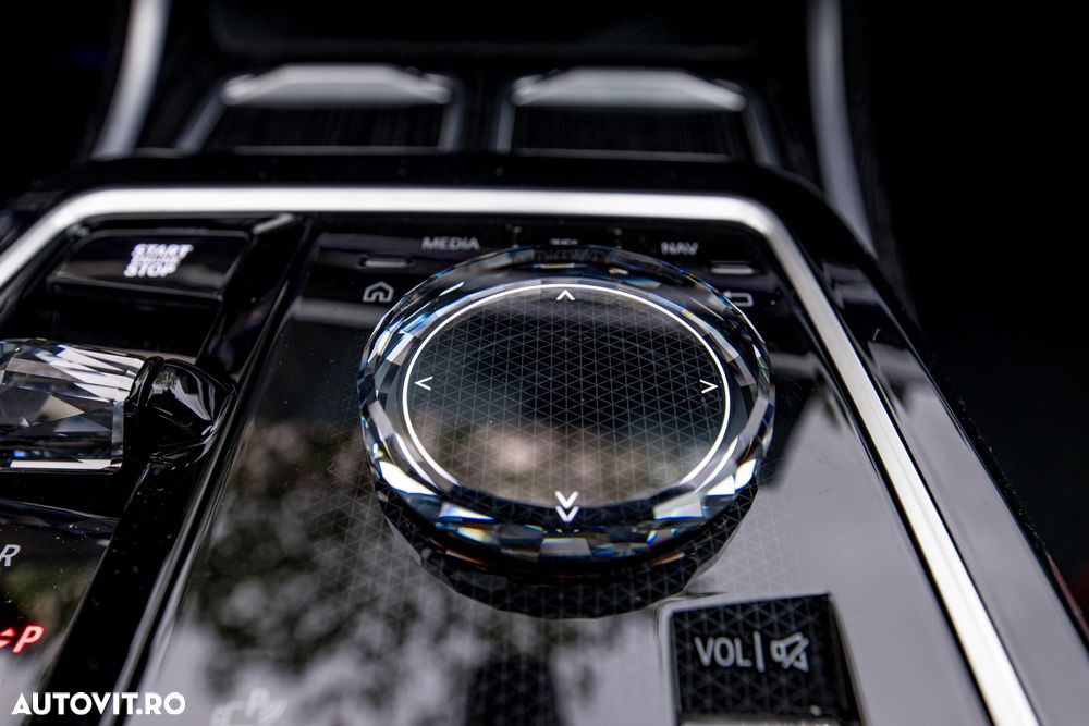 BMW Seria 7 740d xDrive MHEV - 26