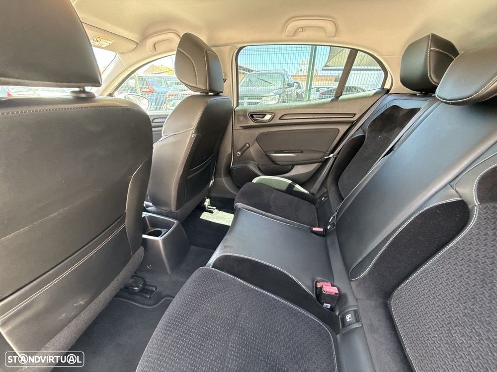Renault Mégane 1.5 Blue dCi Intens - 10