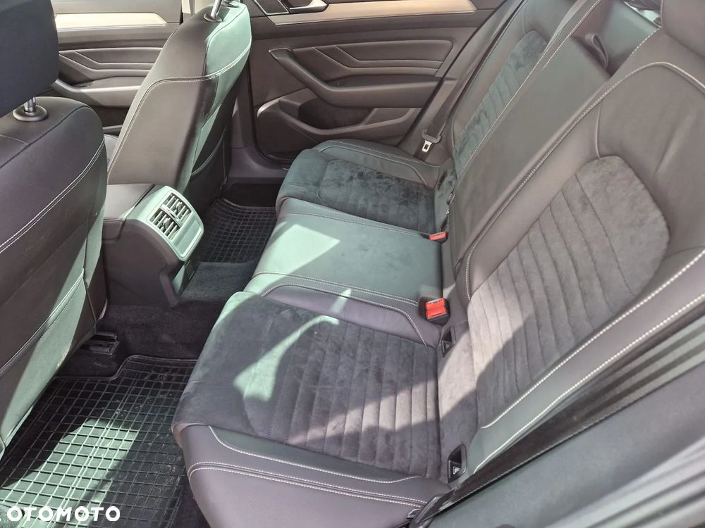 Volkswagen Passat 2.0 TDI Elegance DSG - 17