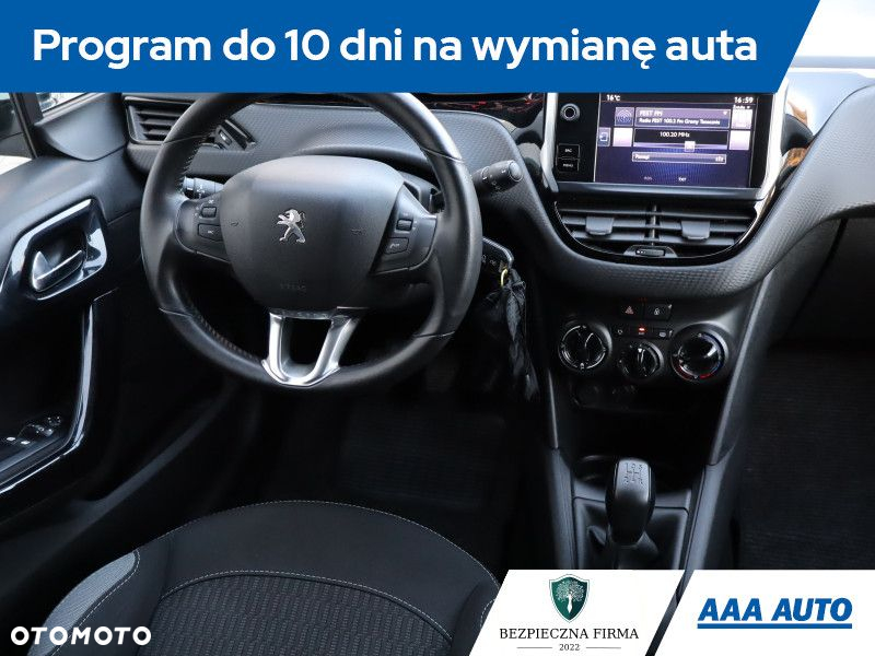Peugeot 208 - 8