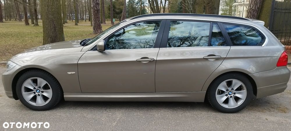 BMW Seria 3 320i - 4