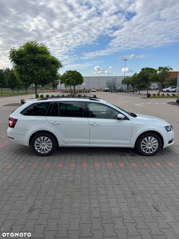 Skoda Octavia 1.6 TDI DSG Clever - 3