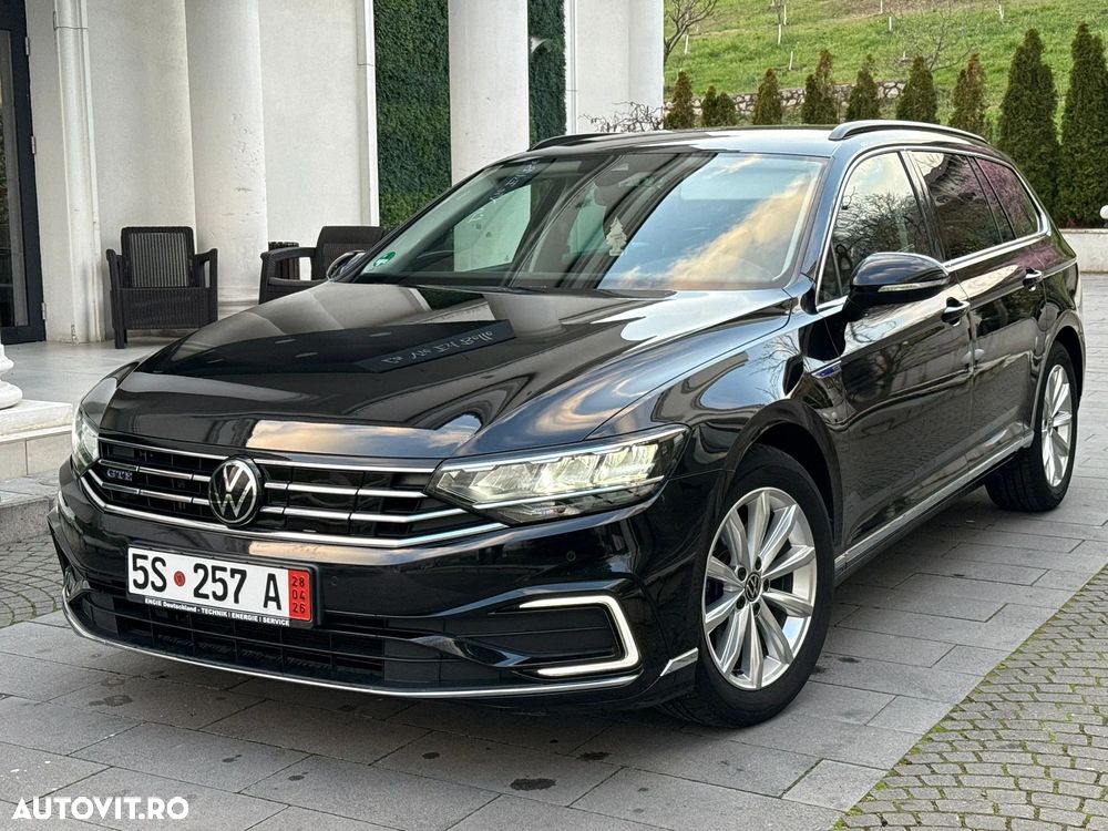 Volkswagen Passat - 1