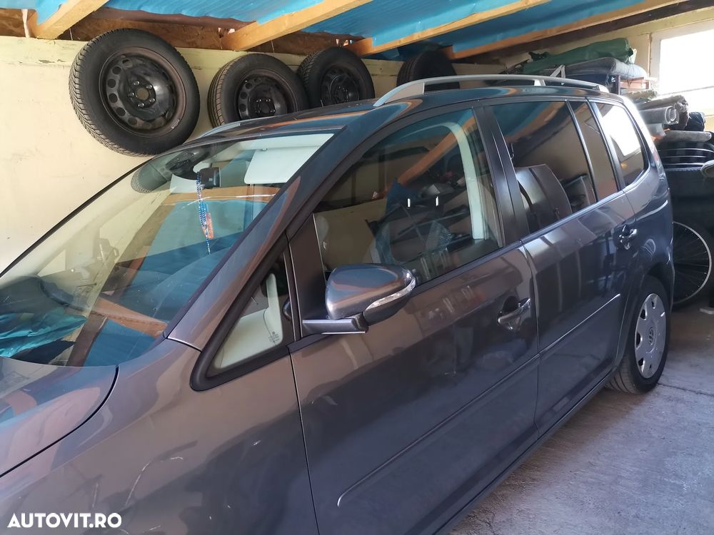 Volkswagen Touran 2.0 TDI DPF Highline DSG - 2