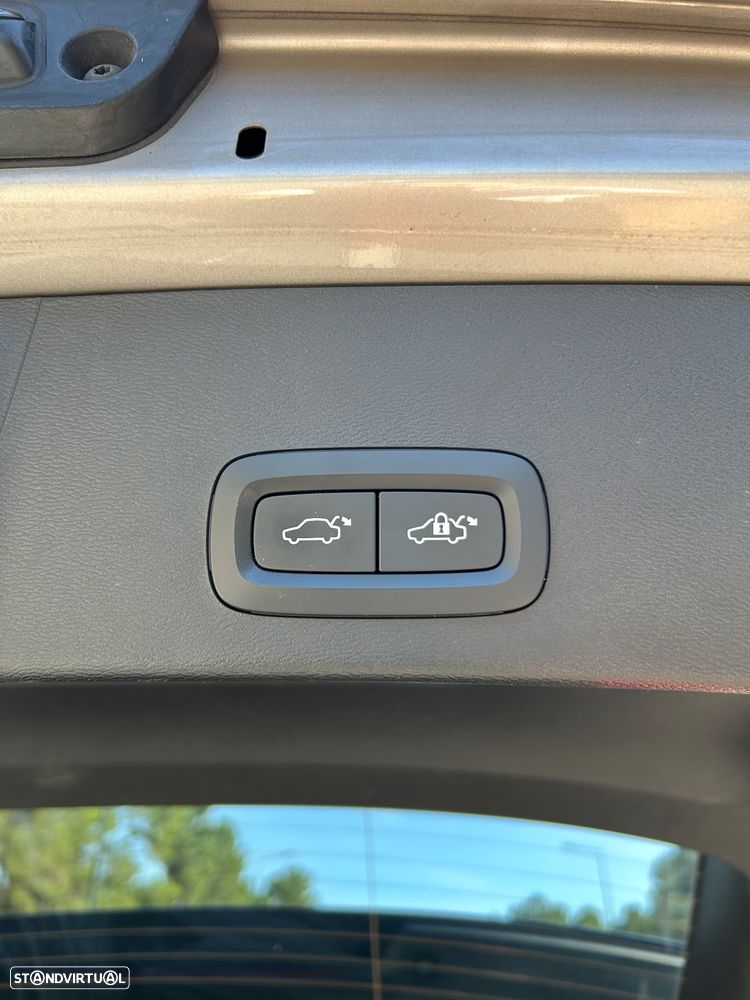 Volvo XC 40 Recharge Plus - 12