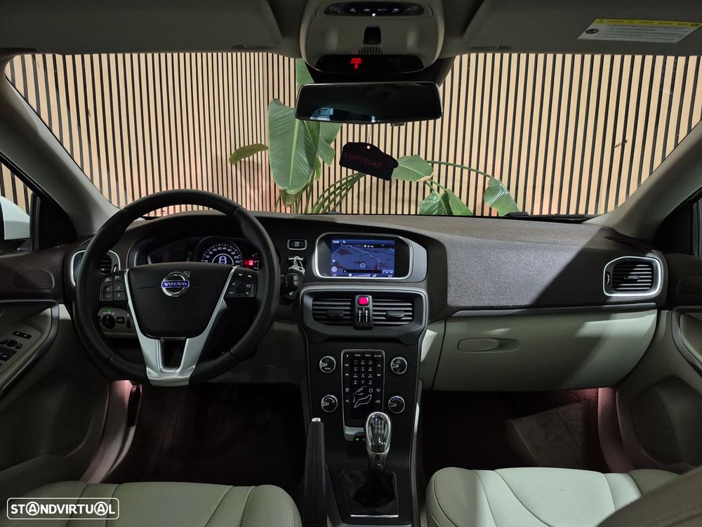 Volvo V40 1.6 D2 Momentum Eco - 11