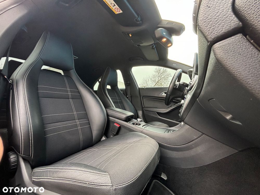 Mercedes-Benz CLA 220 CDI 7G-DCT AMG Line - 22