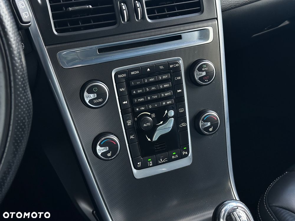 Volvo XC 60 T6 AWD R-Design - 28