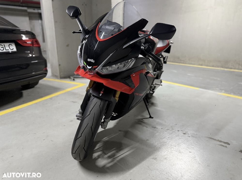 Aprilia RSV-4 Factory - 2