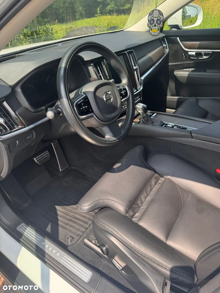 Volvo V90 D4 SCR Momentum Pro - 32