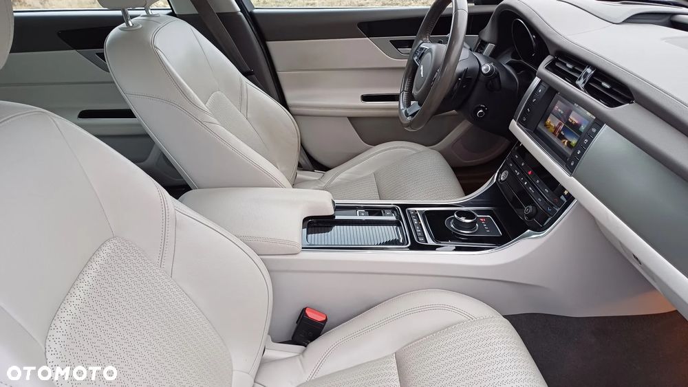 Jaguar XF 20d AWD Prestige - 10