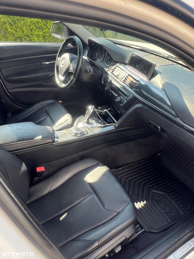 BMW Seria 3 328i - 3