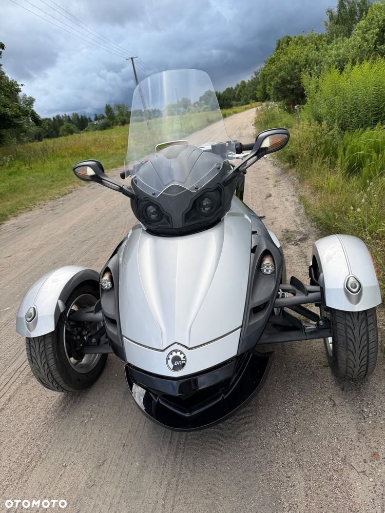 Can-Am Spyder - 24