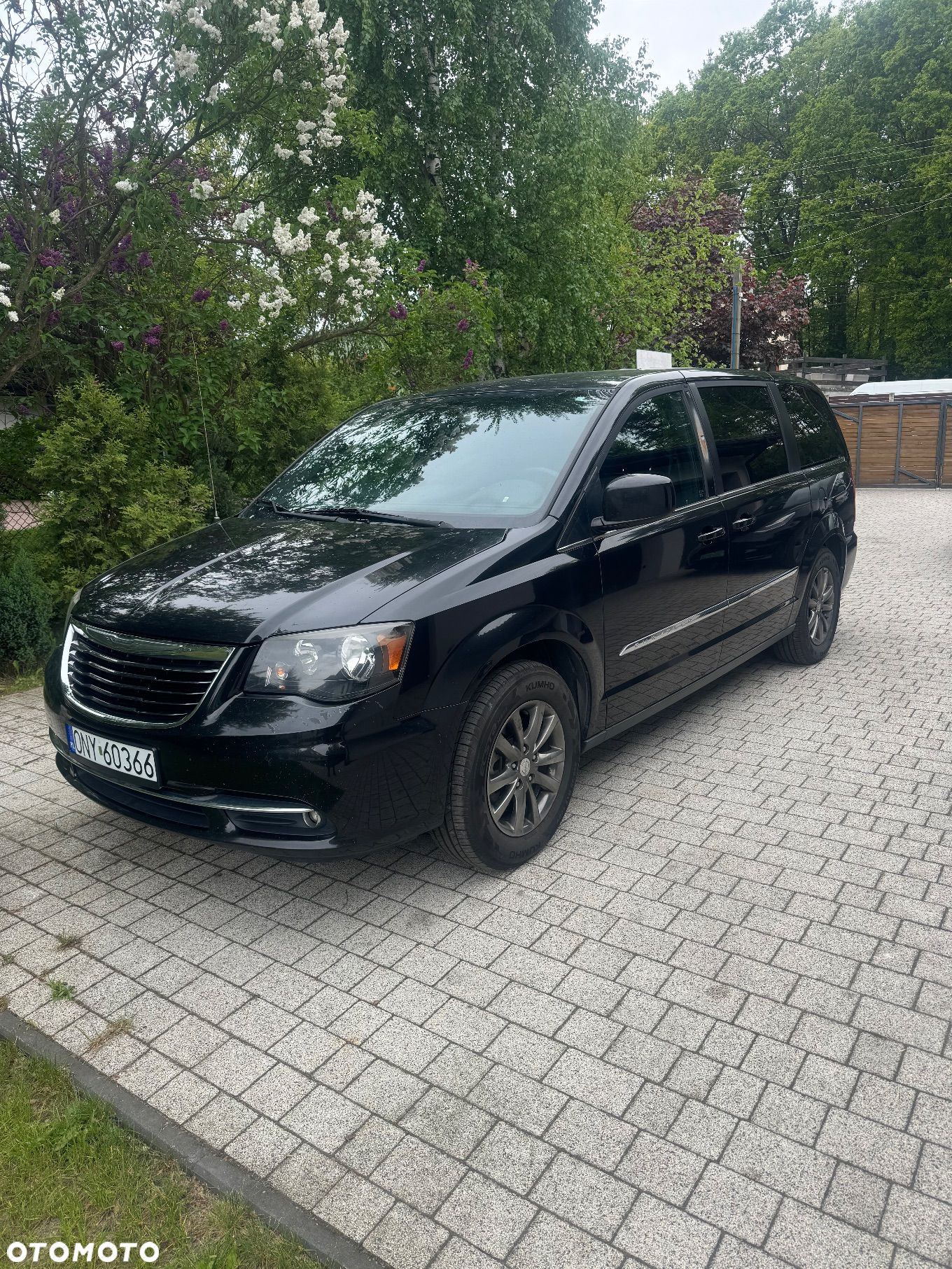 Chrysler Town & Country - 1