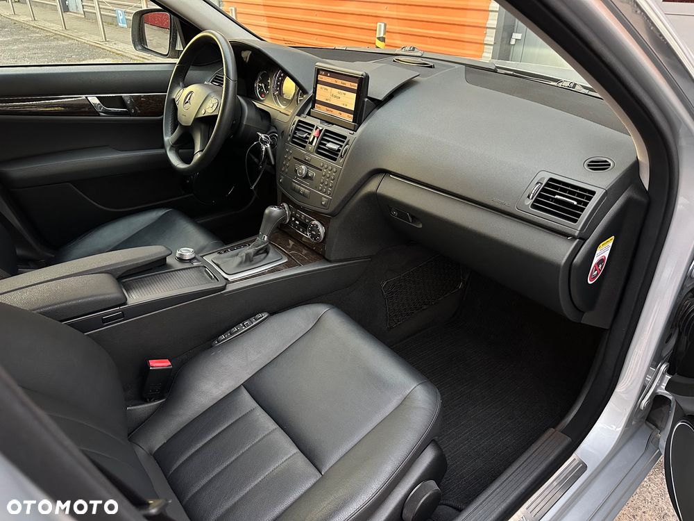 Mercedes-Benz Klasa C 320 CDI DPF 4Matic 7G-TRONIC Elegance - 6