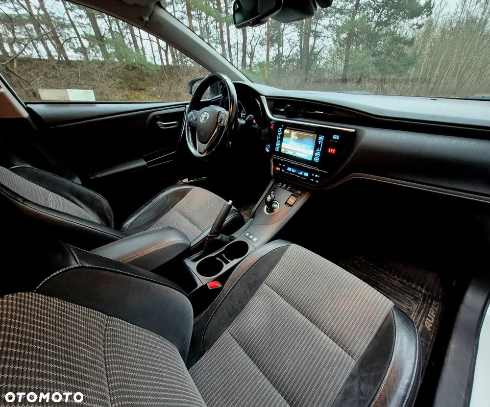 Toyota Auris Hybrid 135 Prestige - 9