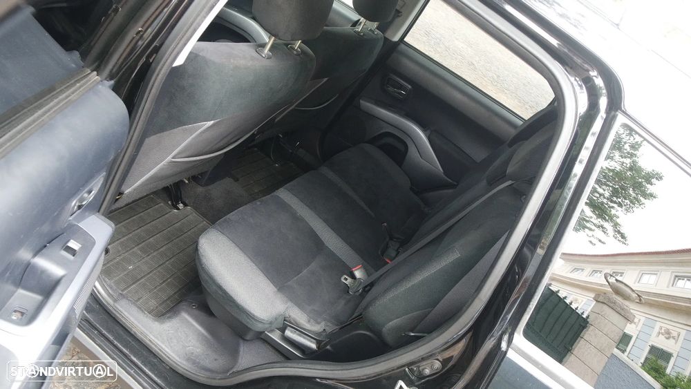 Mitsubishi Outlander 2.0 DI-D Intense 4WD - 33