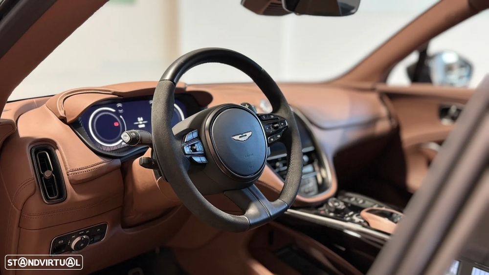 Aston Martin DBX 707 - 11