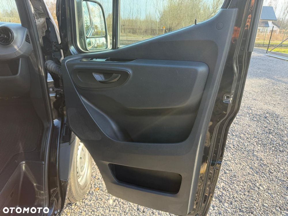 Mercedes-Benz Sprinter - 22