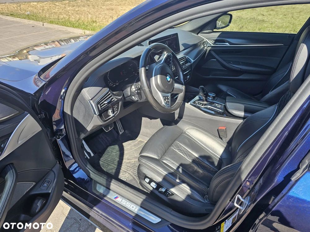 BMW Seria 5 M550i xDrive sport - 8