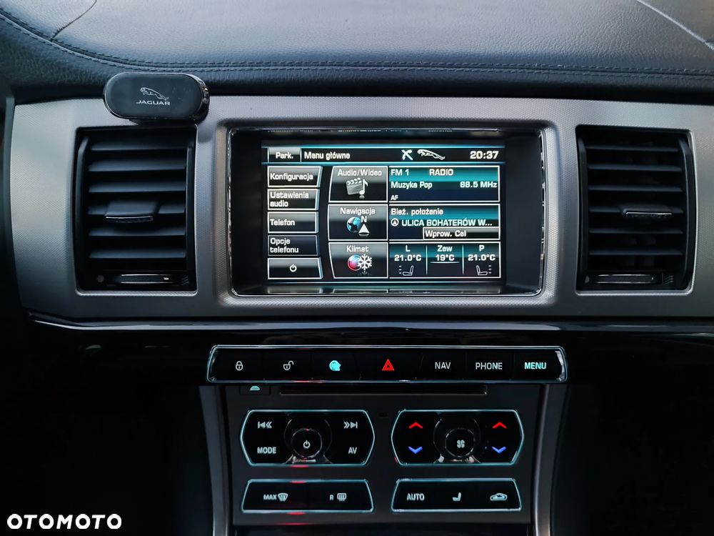 Jaguar XF 2.2 D R-Sport - 18