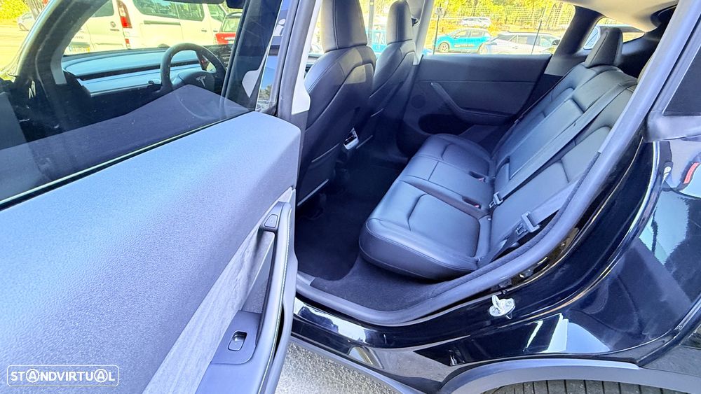 Tesla Model Y Long Range Dual Motor AWD - 16
