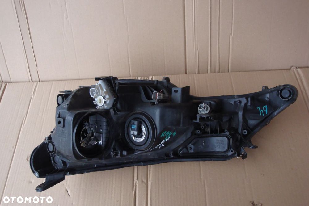 TOYOTA VRAV4 IV lampa prawa przednia xenon eu stan bdb - 3