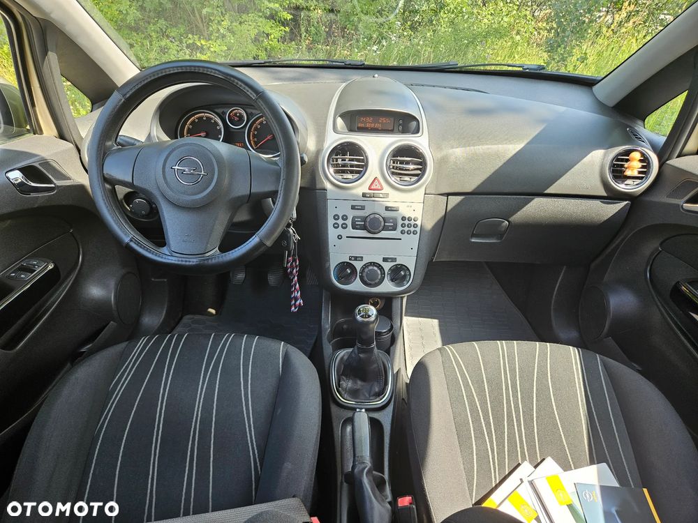 Opel Corsa 1.2 16V Limited Edition - 12