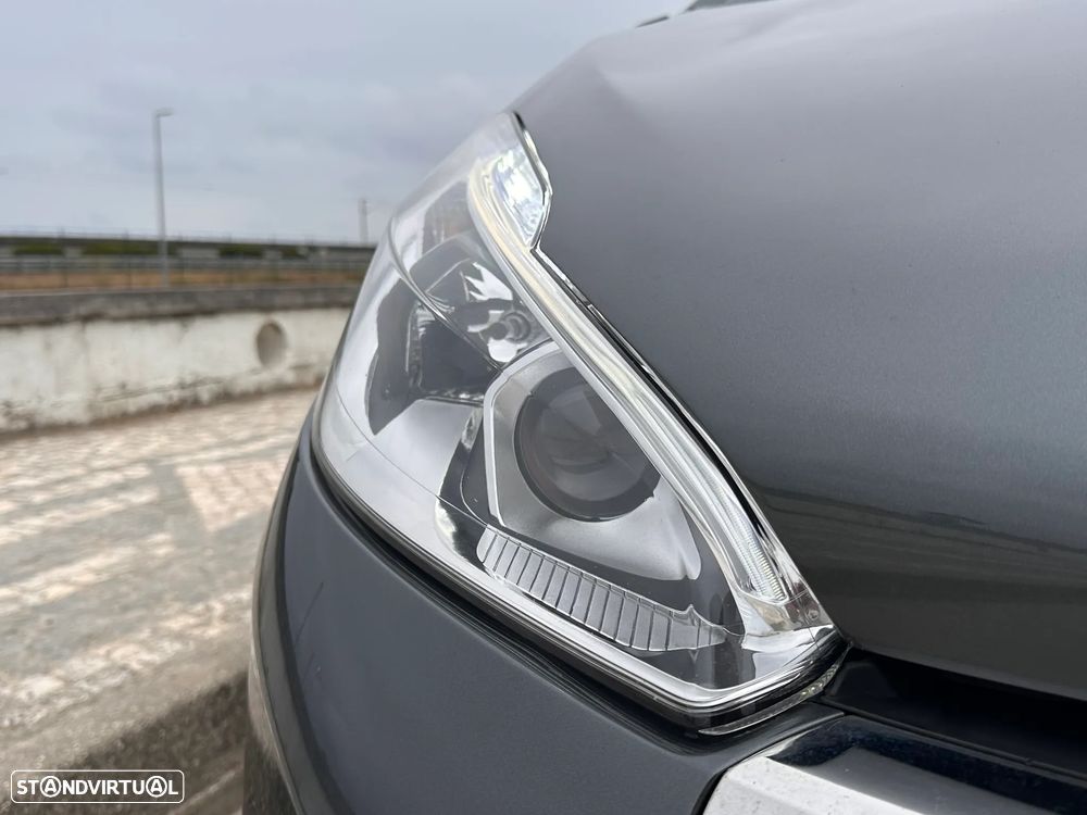 Peugeot 208 1.4 HDi SE Style - 13