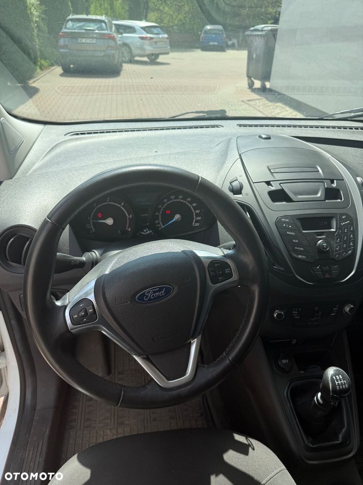 Ford Transit Courier - 13
