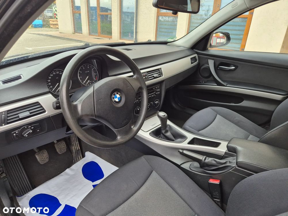 BMW Seria 3 320i - 7