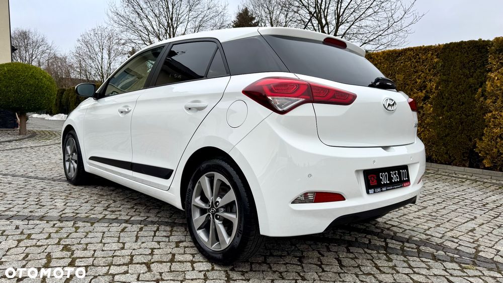 Hyundai i20 blue 1.2 Trend - 10