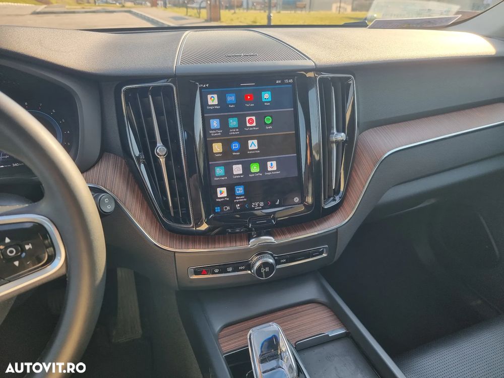 Volvo XC 60 B4 B Plus Dark - 17