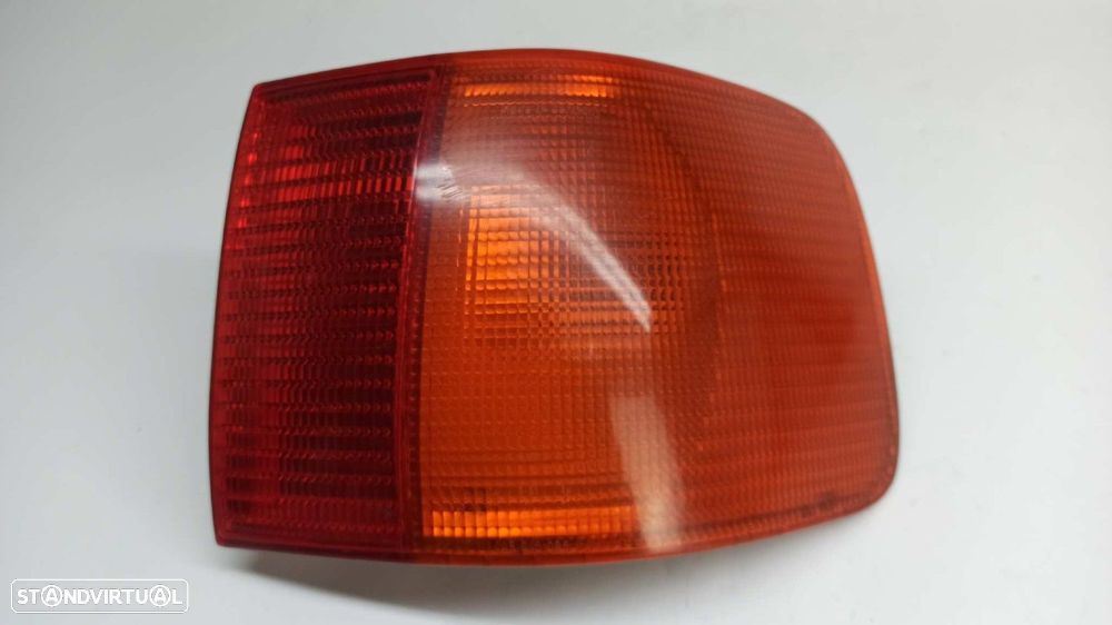 FAROLIM TRASEIRO DIREITO AUDI 100 BERLINA (C4) BáSICO - 4