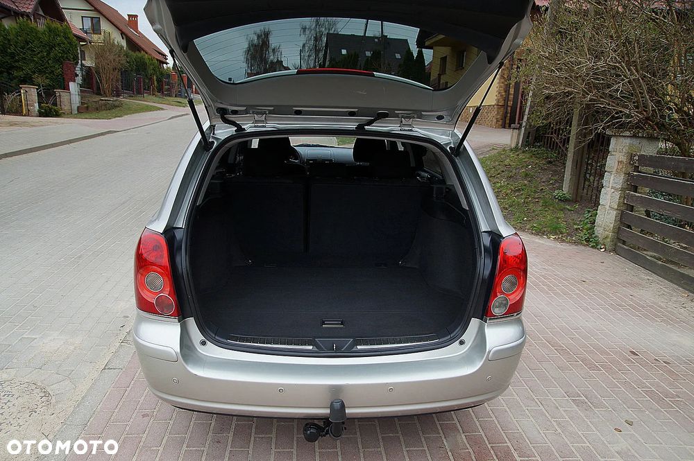 Toyota Avensis 1.8 VVT-i Sol Premium - 20