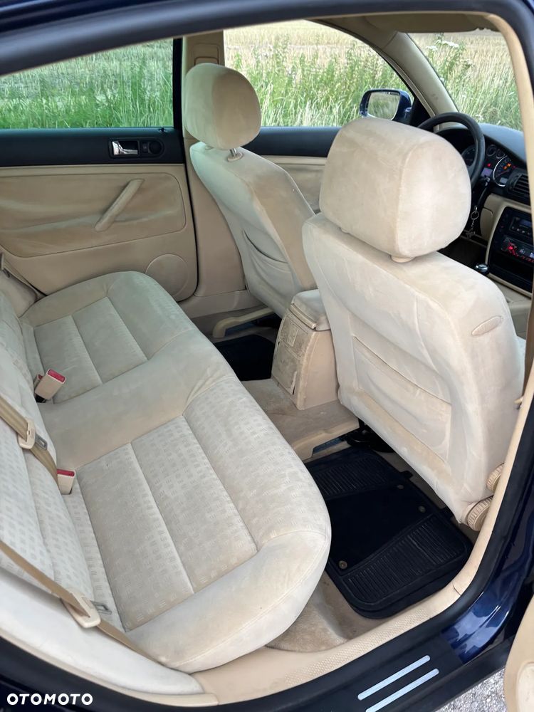 Volkswagen Passat - 13