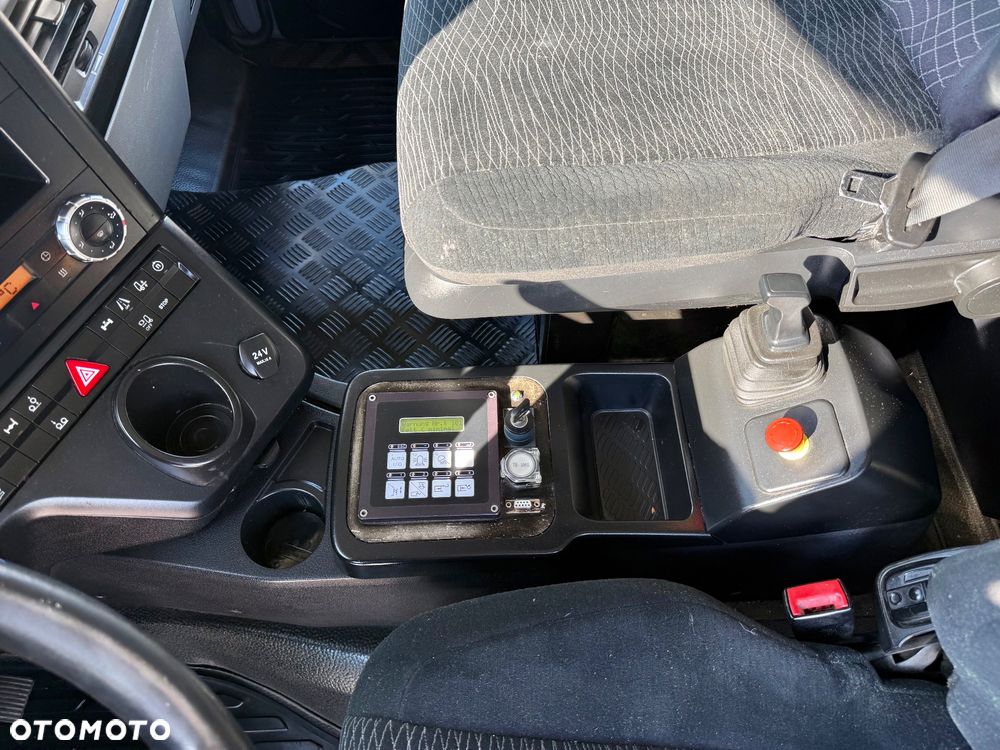 Mercedes-Benz Antos 2533 *Śmieciarka, ZOELLER MEDIUM XL 23, Euro 6, 158tyś Przebiegu* - 36