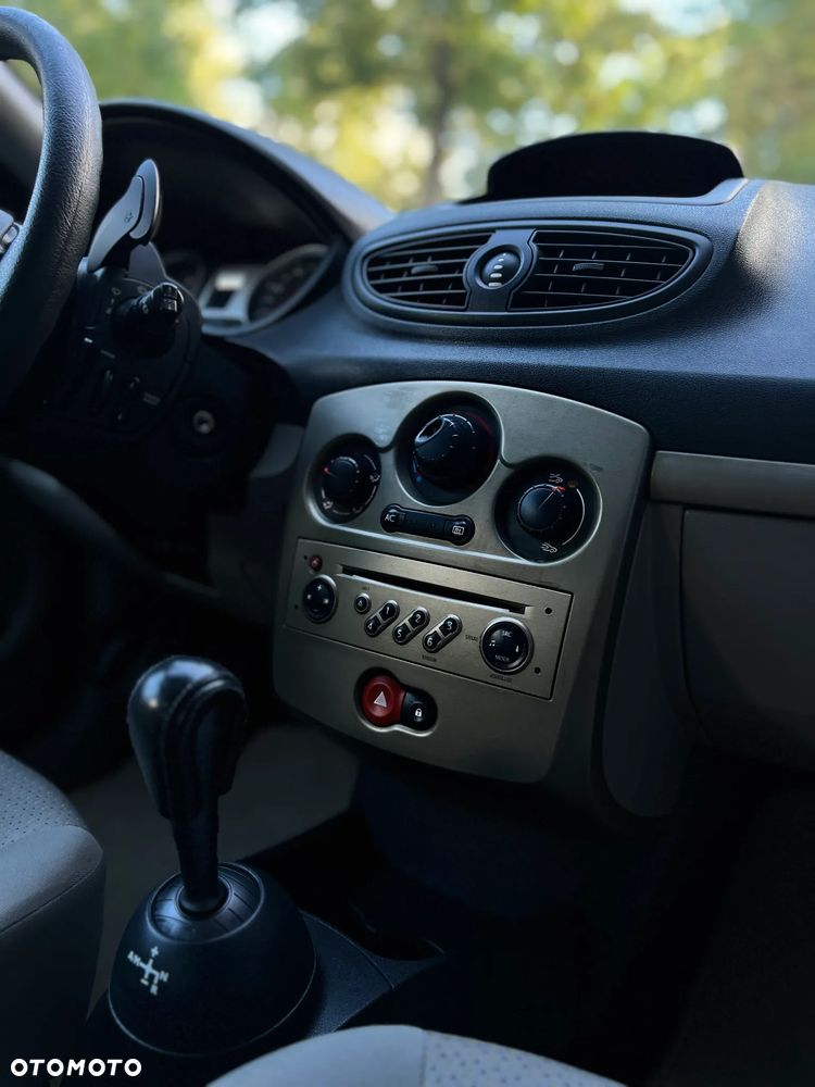 Renault Clio - 19