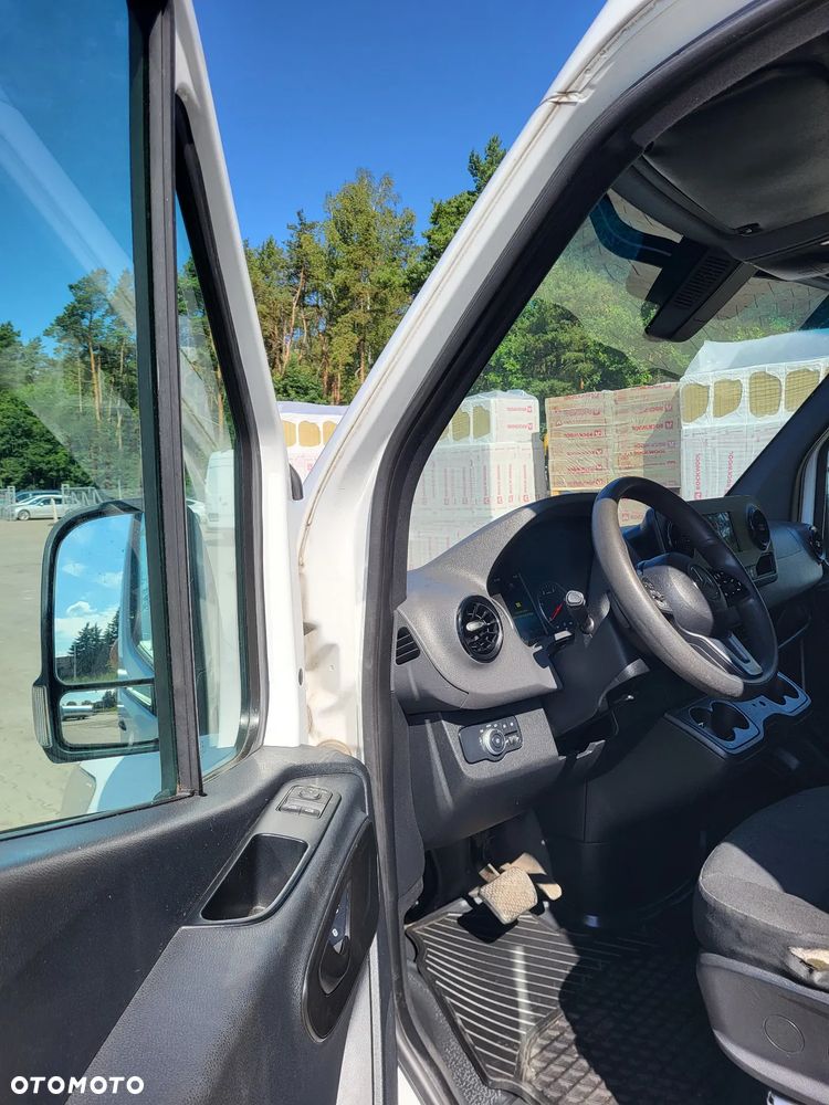 Mercedes-Benz Sprinter - 2