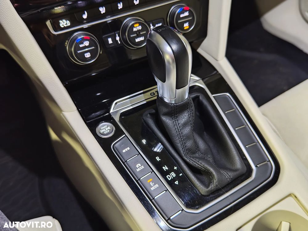 Volkswagen Passat - 16