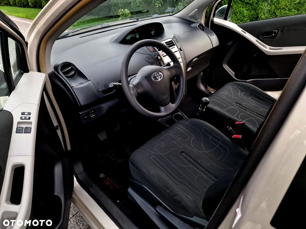 Toyota Yaris 1.33 Sol - 11