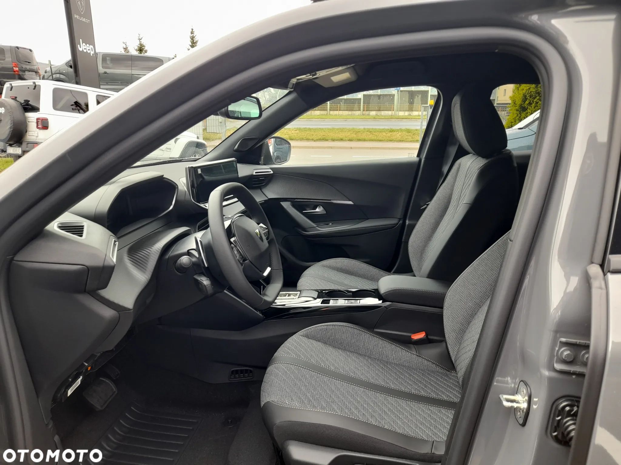Peugeot 2008 PureTech mHEV Allure e-DCS6 - 12