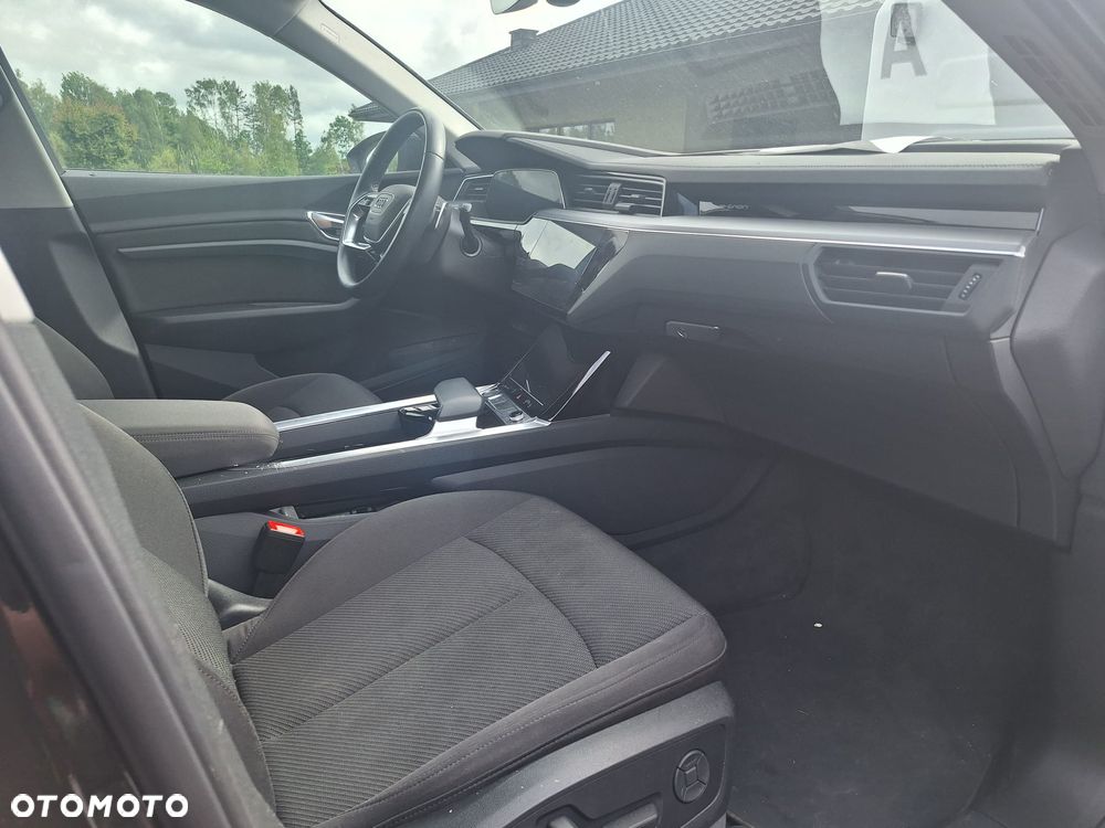 Audi e-tron - 7