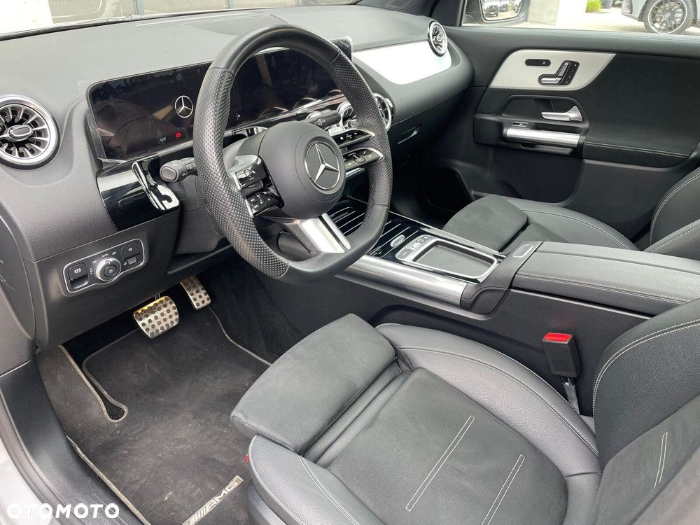 Mercedes-Benz GLA - 10