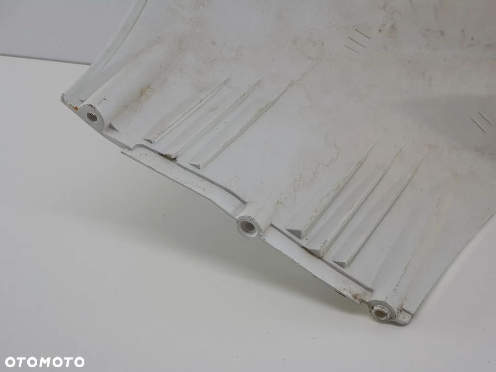 PLUG OWIEWKA DOLNA PRAWA OSLONA PEUGEOT E-VIVACITY - 17