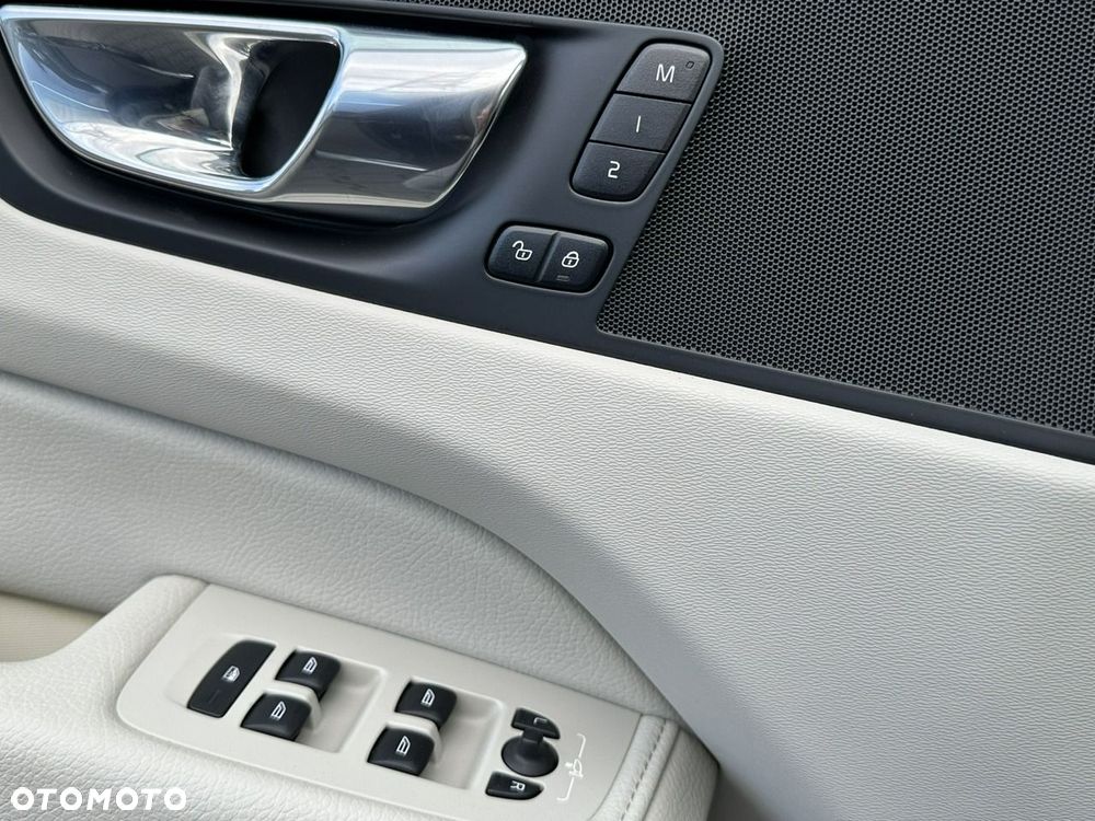 Volvo XC 60 T6 AWD Recharge Geartronic Inscription - 34