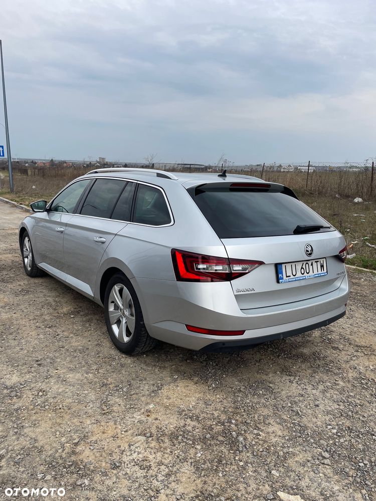 Skoda Superb 2.0 TDI Premium Edition - 6
