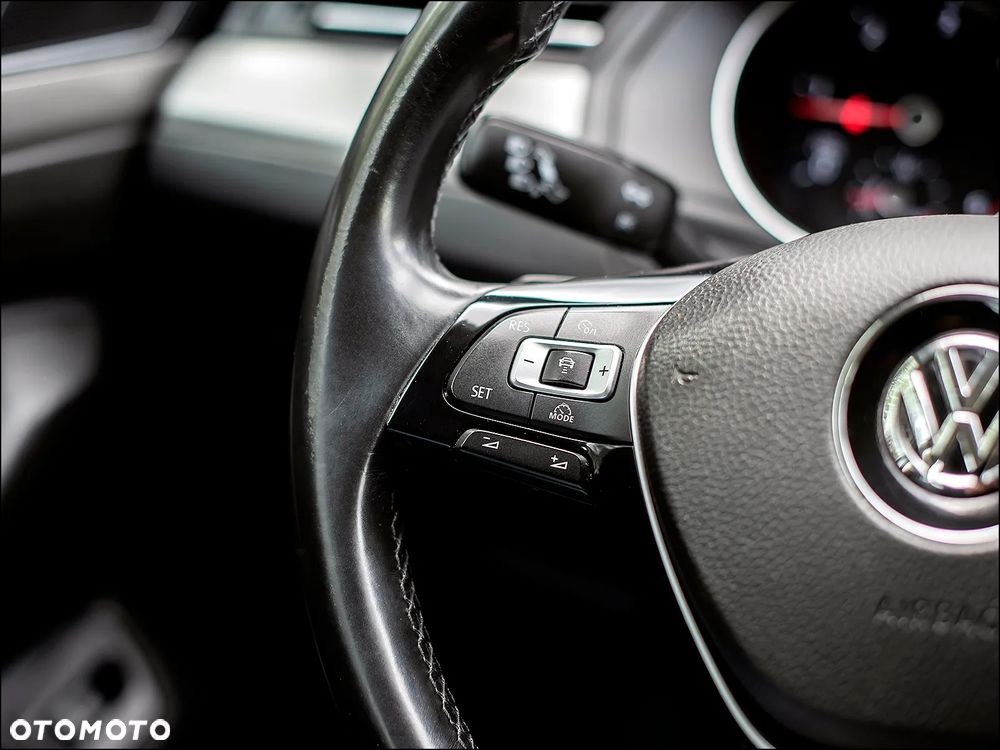 Volkswagen Passat - 18