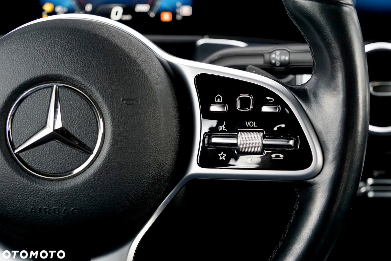 Mercedes-Benz GLB 200 7G-DCT Progressive - 34
