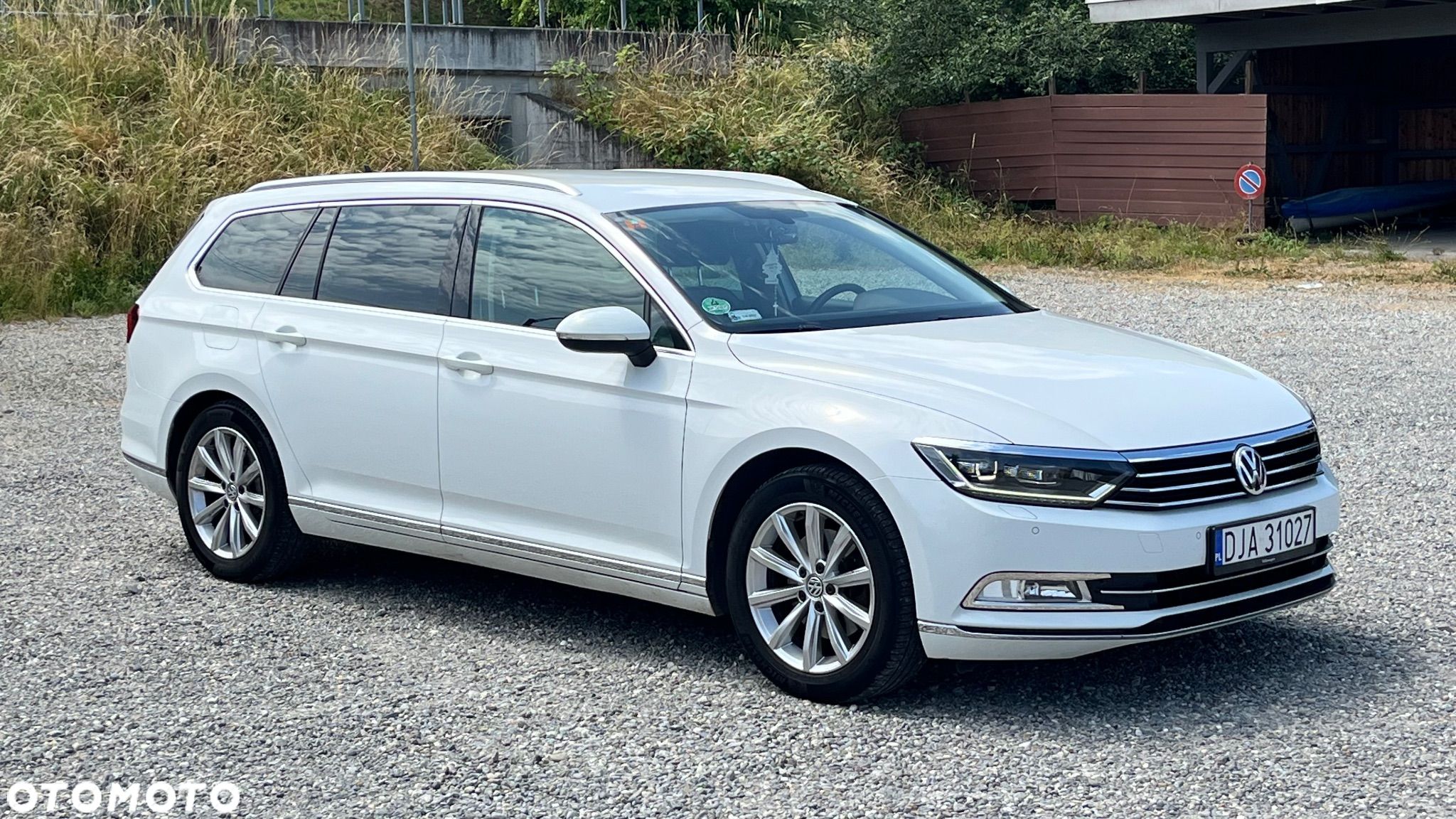 Volkswagen Passat - 1